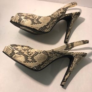 Preview international snake print peeptoe heel EUC